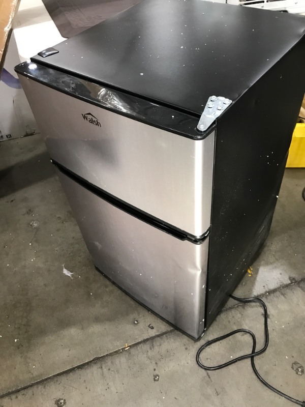 Photo 7 of **DAMAGED** Walsh WSR31TS1 Compact Refrigerator,  Dual Door Fridge, Adjustable Mechanical Thermostat with True Freezer, Reversible Doors,3.1 Cu.Ft, Stainless Steel Look
