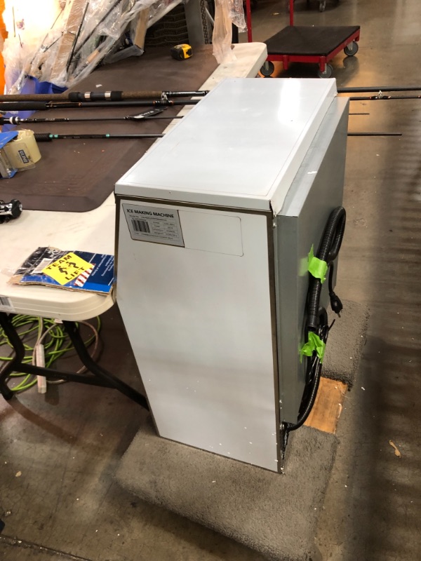 Photo 2 of VEVOR
80 - 90 lb. / 24 H Commercial Ice Maker with 33 lb. Storage Bin Freestanding Ice Machine in Silver