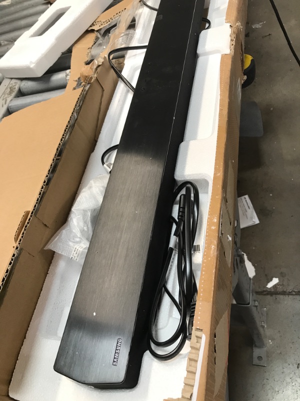 Photo 1 of (NOT FUNCTIONAL; DOES NOT POWER; TORN FRONT PANEL MESH) Samsung - HW-B450/ZA 2.1ch Soundbar with DOLBY AUDIO/ DTS 2.0 CHANNEL - Black
