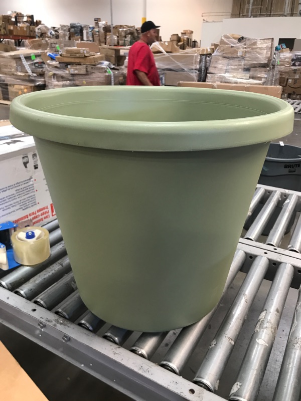 Photo 2 of 24" classic pot seafoam