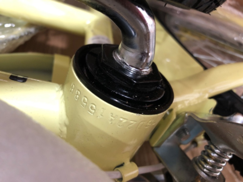 Photo 1 of (SCRATCHED; DETACHED CHAIN) Women's Schwinn Perla 26-Inch Tire Cruiser Bike