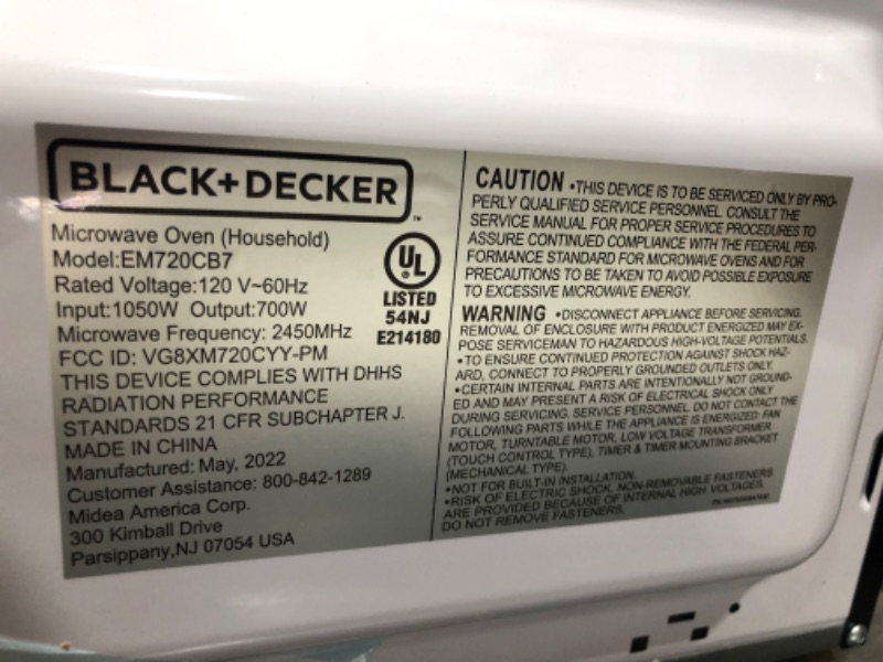 Photo 6 of (DAMAGE)black+decker em720cb7 digital microwave oven with turntable push-button door,child safety lock,700w, stainless steel, 0.7 cu.ft
**BUTTON TO OPEN DOOR DOES NOT WORK**