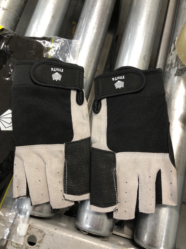 Photo 2 of FitsT4 Sailing Gloves 3/4 Finger and Grip Great for Sailing, Yachting, Paddling, Kayaking, Fishing, Dinghying Water Sports for Men and Women
