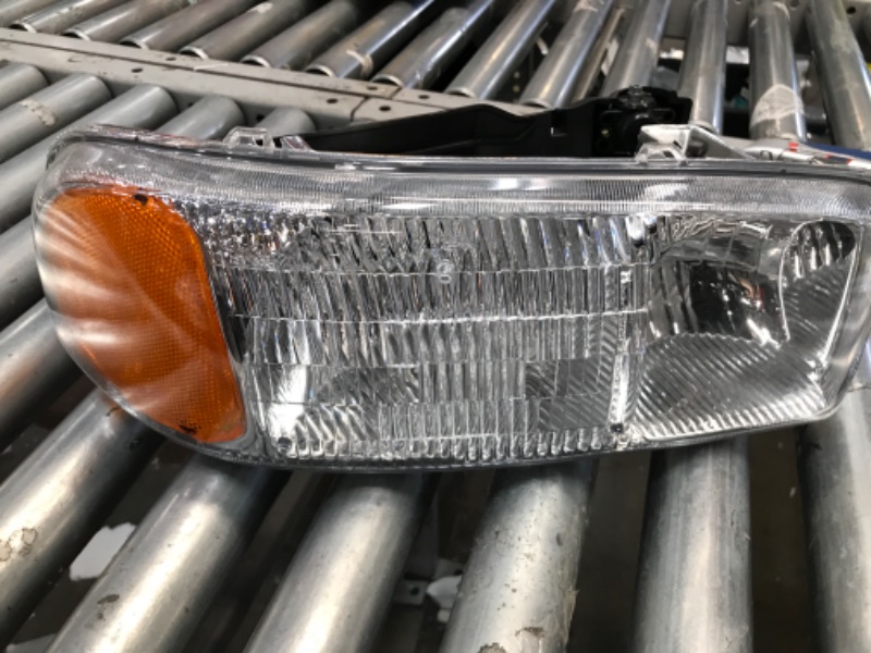 Photo 1 of Headlight Fits GMC Sierra 1500 2500 3500 HD Yukon XL 1500 2500 Includes Right Passenger Side Halogen Headlamp
