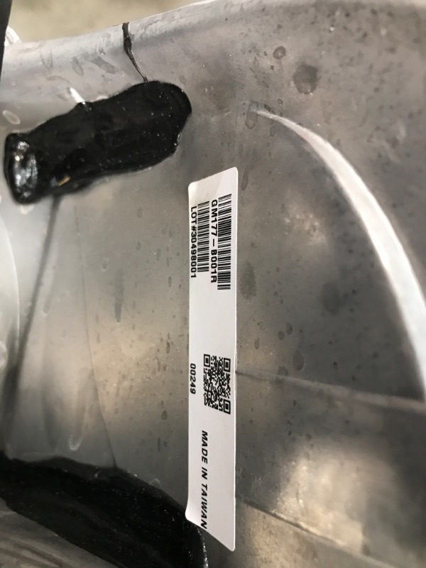 Photo 1 of Headlight Fits GMC Sierra 1500 2500 3500 HD Yukon XL 1500 2500 Includes Right Passenger Side Halogen Headlamp
