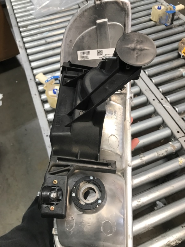 Photo 1 of Headlight Fits GMC Sierra 1500 2500 3500 HD Yukon XL 1500 2500 Includes Right Passenger Side Halogen Headlamp
