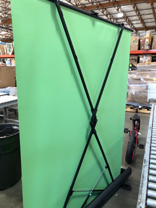 Photo 3 of Elgato Green Screen Background - Chroma Key - Chromagreen (ONE LATCH BROKEN OTHERWISE IN GOOD CONDITION)
64.7 inches WIDE 