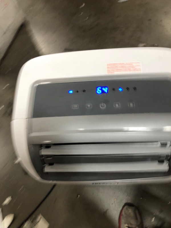 Photo 4 of ***PARTS ONLY*** BLACK+DECKER 8,000 BTU DOE (14,000 BTU ASHRAE) Portable Air Conditioner with Remote Control, White (USED. TESTED AND WORKS BUT DOESNT BLOW COLD. PLASTIC CRACKED IN A COUPLE SPOTS)