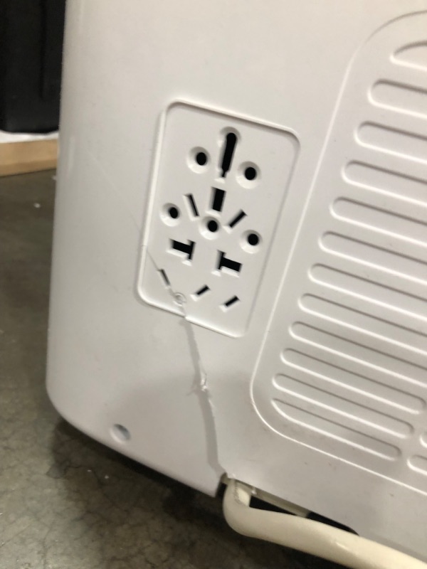 Photo 7 of ***PARTS ONLY*** BLACK+DECKER 8,000 BTU DOE (14,000 BTU ASHRAE) Portable Air Conditioner with Remote Control, White (USED. TESTED AND WORKS BUT DOESNT BLOW COLD. PLASTIC CRACKED IN A COUPLE SPOTS)