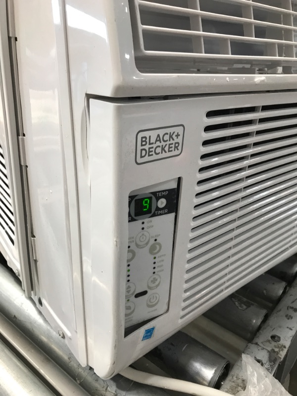 Photo 5 of BLACK+DECKER BD12WT6 Window Air Conditioner with Remote Control ,12000 BTU, Cools Up to 550 Square Feet, Energy Efficient, White
