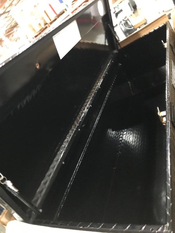 Photo 2 of (DOES NOT FUNCTION)Lund 79460T 60-Inch Flush Mount Truck Tool Box Black Aluminum
**DOES NOT STAY SHUT/CLOSED, STAYS OPENED**