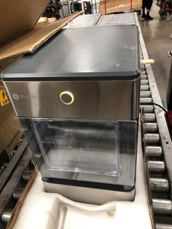 Photo 3 of TESTED POWERS ON* MISSING COMPONENTS*
GE Profile Opal | Countertop Nugget Ice Maker with Side Tank | Portable Ice Machine Makes up to 24 lbs. of Ice Per Day | Stainless Steel Finish
