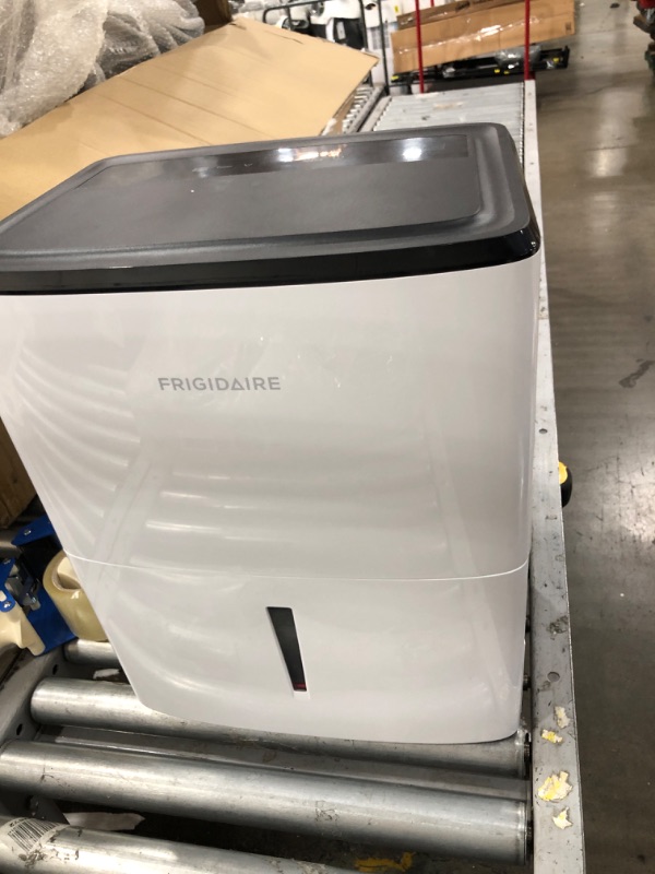 Photo 3 of TESTED POWERS ON*
Frigidaire FFAD2233W1 Dehumidifier, Low Humidity 22 Pint Capacity with a Easy-to-Clean Washable Filter and Custom Humidity Control for maximized comfort, in White
