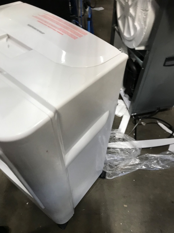 Photo 5 of ***LEAKS*** Honeywell 700 CFM Portable Indoor Evaporative Cooler, Humidifier, and Fan, Swamp Cooler for Rooms Up to 430 Square Feet, CL202PEU
