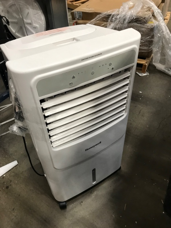 Photo 2 of Honeywell 700 CFM Portable Indoor Evaporative Cooler, Humidifier, and Fan, Swamp Cooler for Rooms Up to 430 Square Feet, CL202PEU
