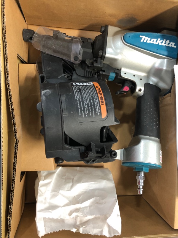 Photo 3 of "Makita AN902 3-1/2-Inch Tool-Less Depth Adjusting 2-Mode Framing Coil Nailer"
