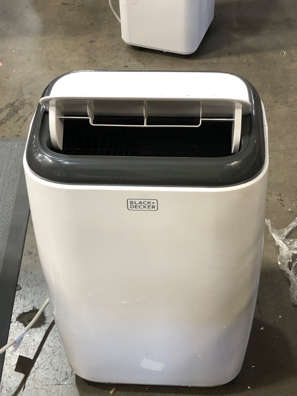 Photo 2 of USED: Black+Decker 12000 Btu Portable Air Conditioner With Heat And Remote Control White 17.32"D x 27.2"W x 13.2"H
