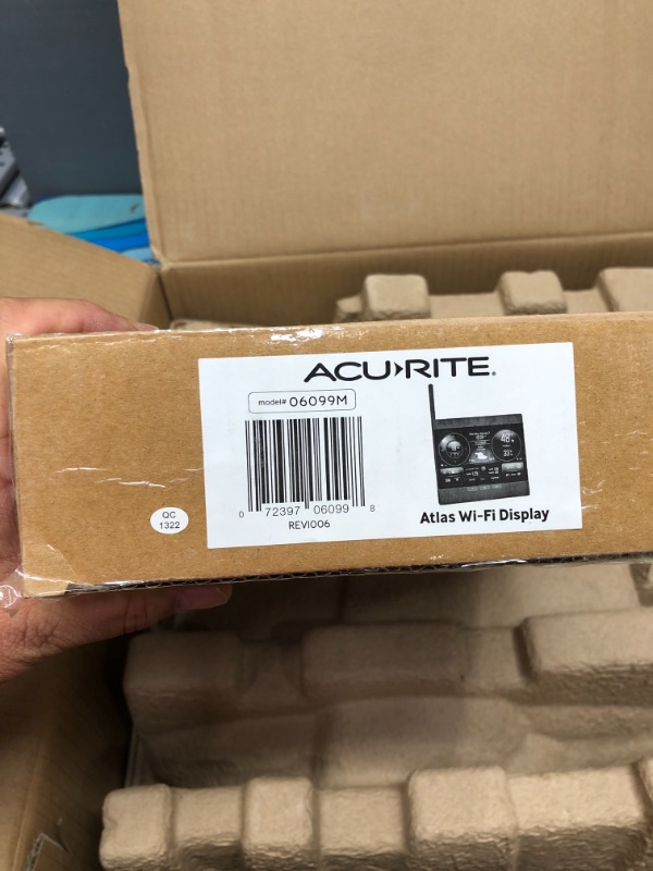 Photo 3 of AcuRite Atlas Professional Weather Station with Direct-to-Wi-Fi HD Display with Lightning Detection and Temperature