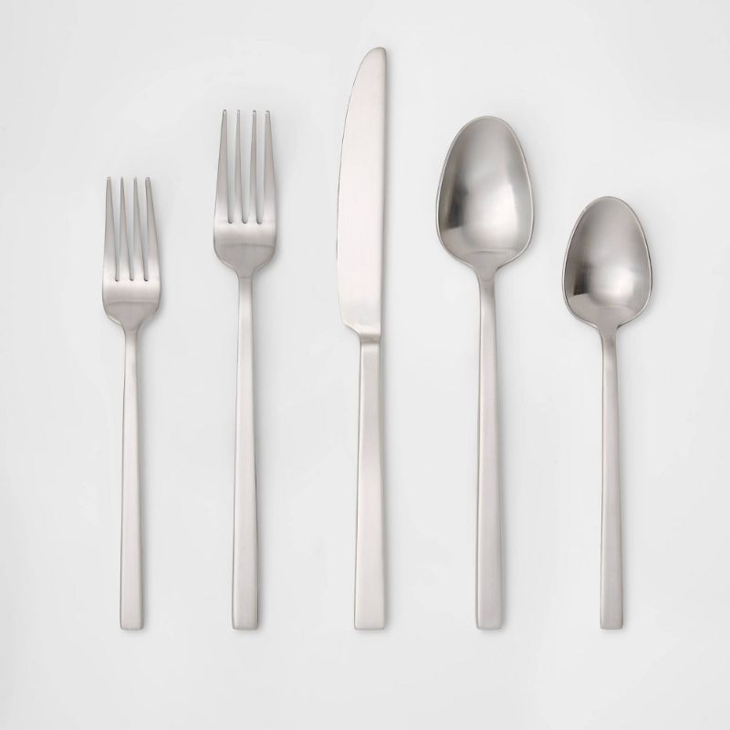 Photo 1 of (bundle)20pc Narrow Kosta Stainless Steel Silverware Set Silver -& Round Metal Tray