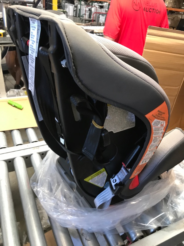 Photo 3 of Graco Extend2Fit 3-in-1 Car Seat