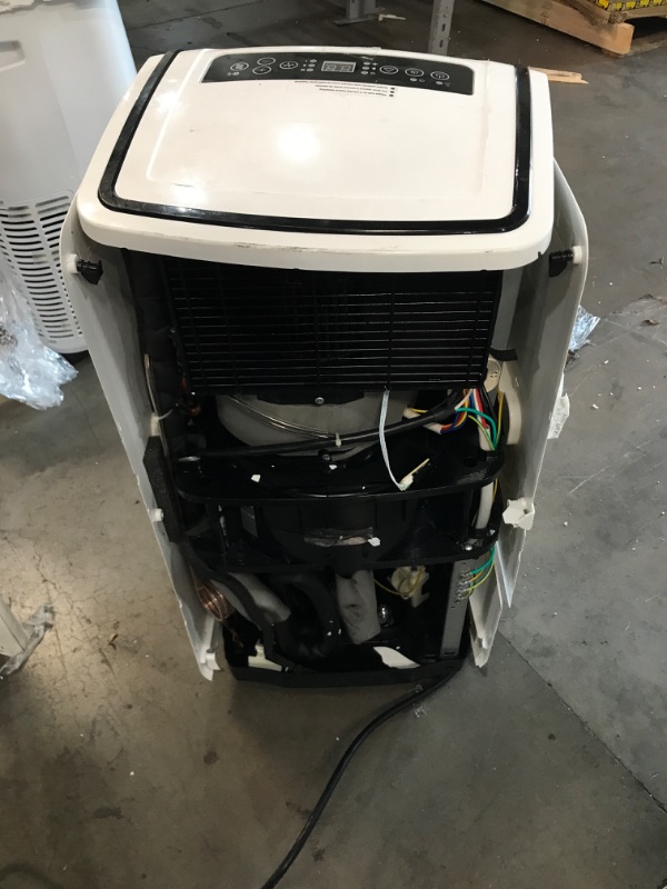 Photo 3 of POWERS ON BUT DOES NOT BLOW AIR* PARTS ONLY* DAMAGED**
Honeywell White/Black MO08CESWK6 9,100 (ASHRAE)/6,100 BTU (SACC) Portable Air Conditioner, 400 Sq. Ft
