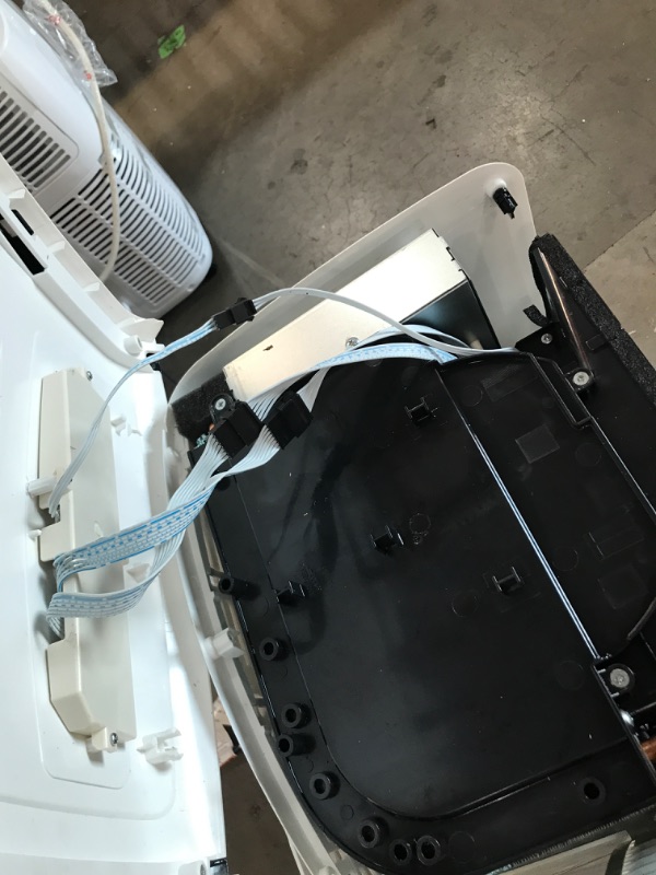 Photo 6 of POWERS ON BUT DOES NOT BLOW AIR* PARTS ONLY* DAMAGED**
Honeywell White/Black MO08CESWK6 9,100 (ASHRAE)/6,100 BTU (SACC) Portable Air Conditioner, 400 Sq. Ft
