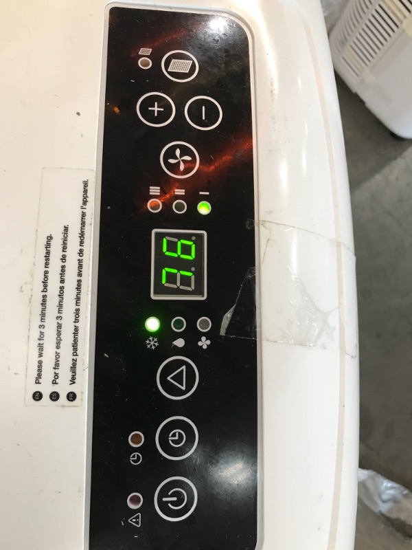 Photo 1 of POWERS ON BUT DOES NOT BLOW AIR* PARTS ONLY* DAMAGED**
Honeywell White/Black MO08CESWK6 9,100 (ASHRAE)/6,100 BTU (SACC) Portable Air Conditioner, 400 Sq. Ft

