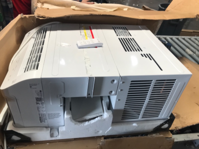 Photo 4 of TESTES BLOWS COLD AC**
GE Profile ClearView Window Air Conditioner 6,100 BTU, WiFi Enabled, Ultra Quiet for Small Rooms, Full Window View with Easy Installation, Energy-Efficient Cooling, 6K Window AC Unit, White
