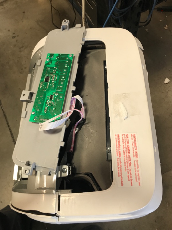 Photo 1 of DAMAGED* BLOWS COLD AIR*
BLACK+DECKER 8,000 BTU DOE (14,000 BTU ASHRAE) Portable Air Conditioner with Remote Control, White