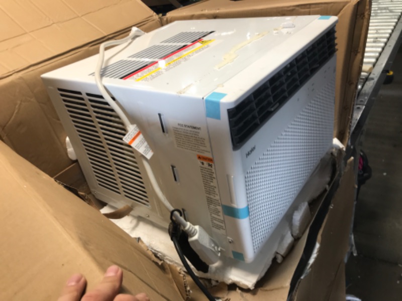 Photo 3 of TESTED POWERS ON*
Haier Smart Window Air Conditioner 10,000 BTU Easy Install Kit Included Complete With Wifi & Smart Home Connectivity Energy Star Certified Cools up to 450 Square Feet 115 Volts White
