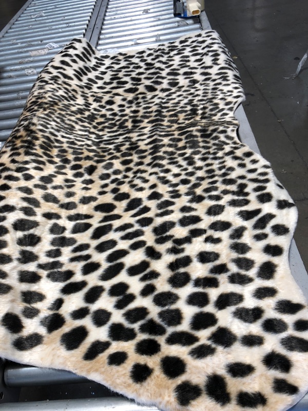 Photo 2 of 5'3"X7'10" Cheetah Loomed Novelty Area Rug - Erin Gates By Momeni