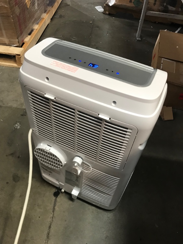 Photo 6 of (DOES NOT FUNCTION)BLACK+DECKER™ 8,000 BTU Portable Air Conditioner
**DOES NOT BLOW OUT AIR, POWERS ON, FOR PARTS ONLY**