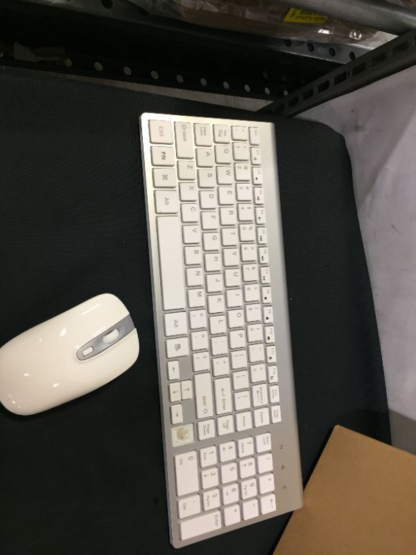 Photo 1 of wireless keyboard (damaged to a keycap)