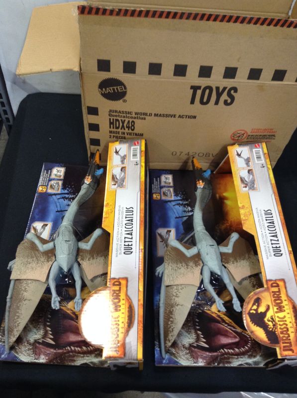 Photo 3 of Jurassic World Massive Action Quetzalcoatl's Action Figure ( 2 pack ) 