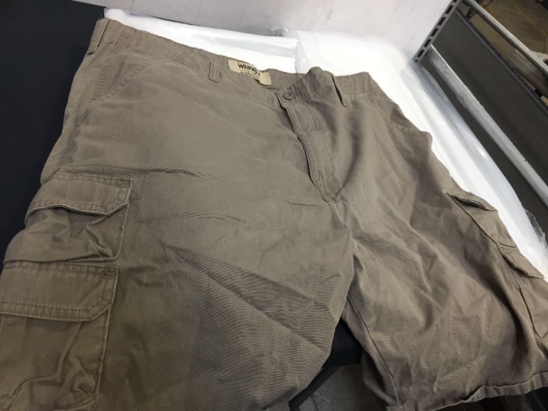 Photo 1 of MEN'S CARGO SHORTS SIZE 40