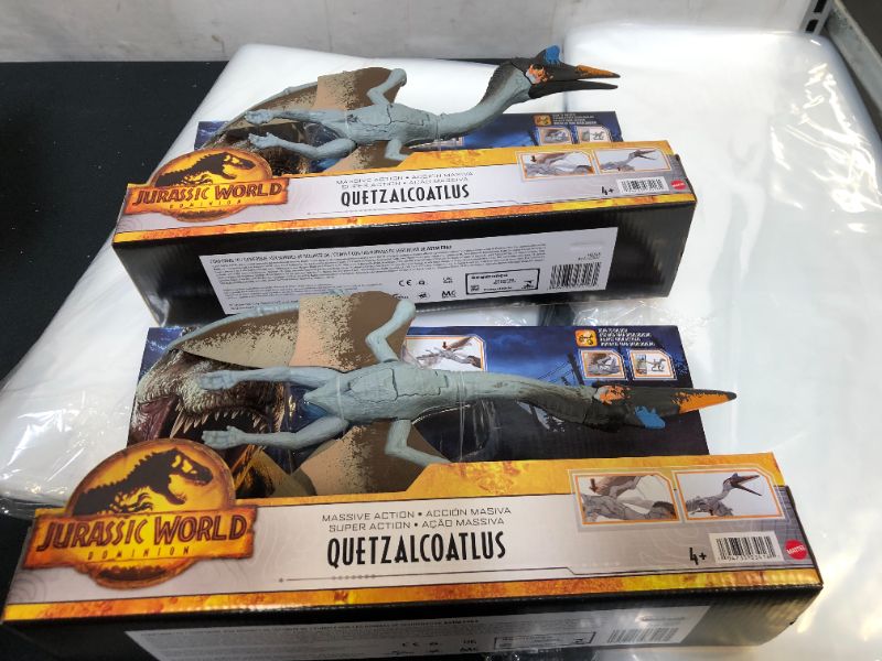 Photo 2 of ?Jurassic World Dominion Massive Action Quetzalcoatlus Dinosaur Action Figure with Attack Movement, Toy Gift with Physical and Digital Play 11.81 x 14.17 x 1.97 inches PACK OF 2

