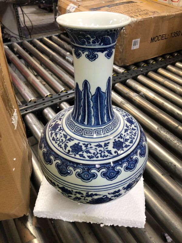 Photo 2 of ANTIQUE DECORATION CHINESE QING CERAMIC VASE LARGE SIZE