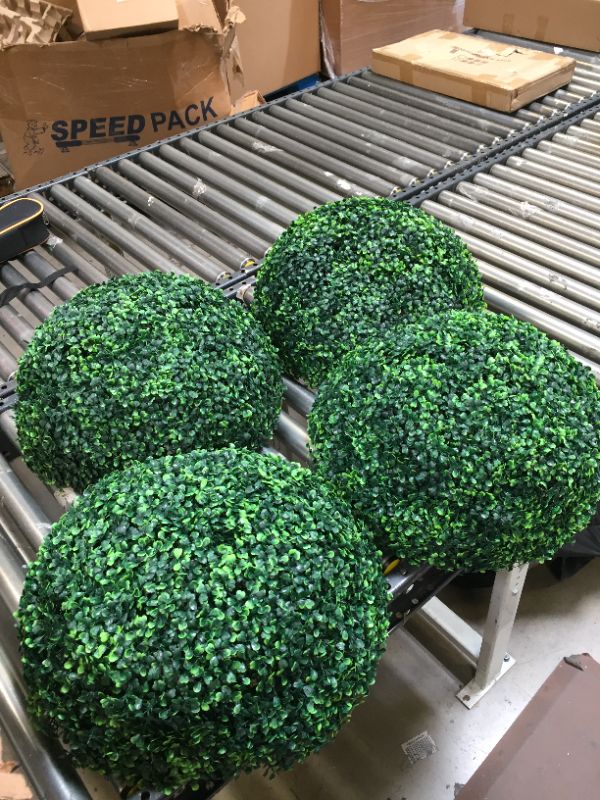 Photo 3 of  VegasDoggy 2 PCS 19.7 Inch (Set of 2), Green
Artificial Plant Topiary Ball Faux Boxwood Decorative Balls for Backyard, Balcony,Garden, Wedding and Home Décor