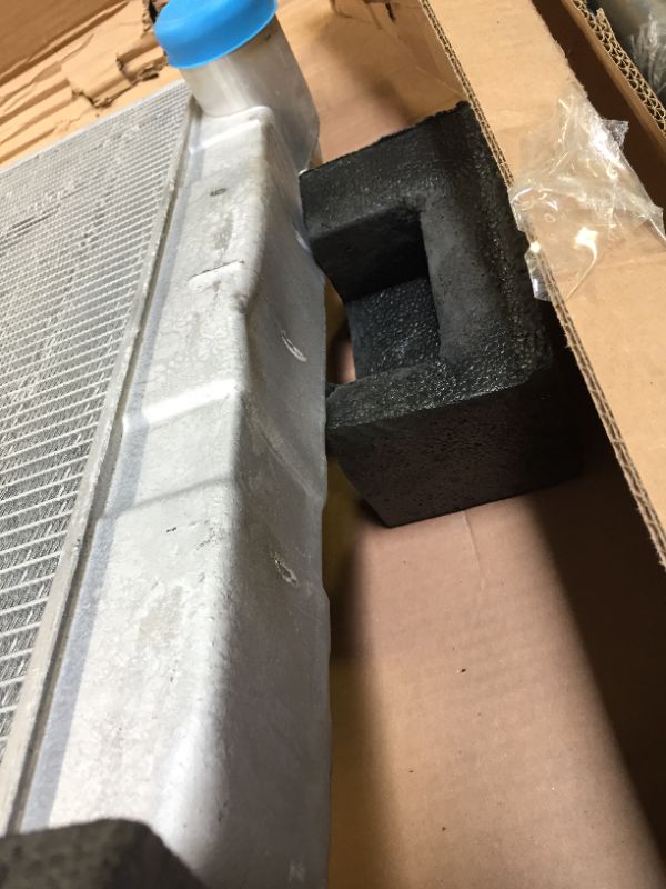 Photo 1 of 39.5x27x3 radiator NO BRAND