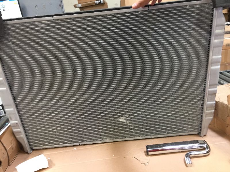Photo 2 of 39.5x27x3 radiator NO BRAND