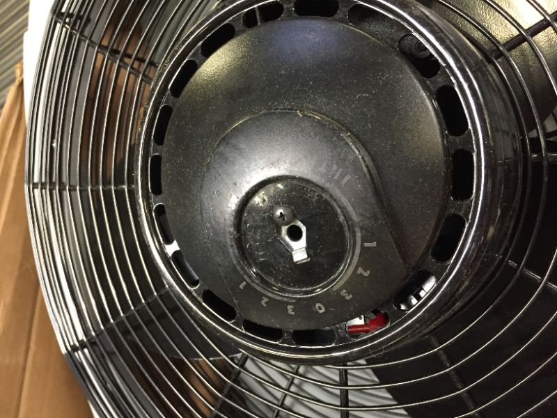 Photo 2 of Air King 9166F 20" Whole House Window Fan-----------missing power knob unable to test --------------
