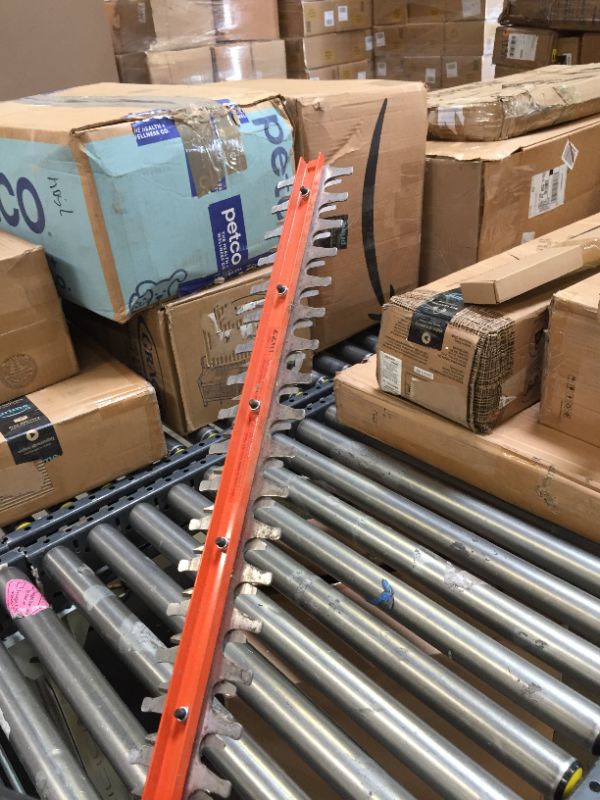 Photo 1 of BLACK+DECKER 20V MAX Cordless Hedge Trimmer with Extra Lithium Battery 2.0 Amp Hour (LHT2220 & LBXR2020-OPE)----------MISSING BATTERY -----------
