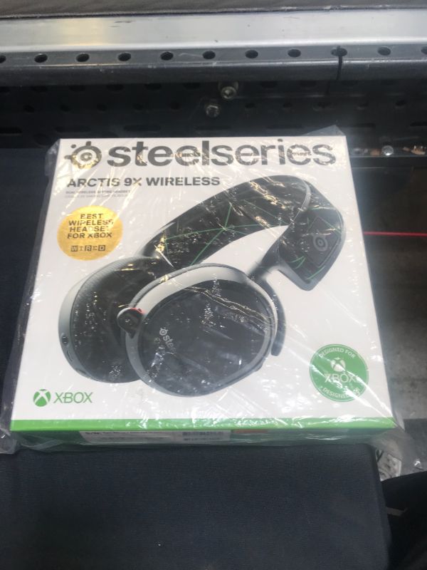 Photo 2 of SteelSeries Arctis 9X Wireless Gaming Headset – Integrated Xbox Wireless + Bluetooth – 20+ Hour Battery Life – for Xbox One and Series X
