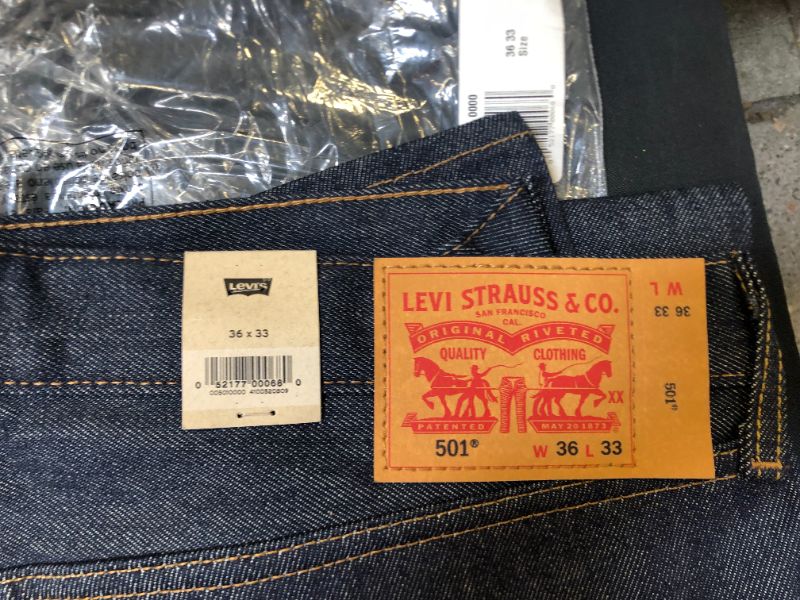 Photo 3 of Levi's Men's 501 Original Style Shrink-to-Fit Jeans, SIZE 36/33
