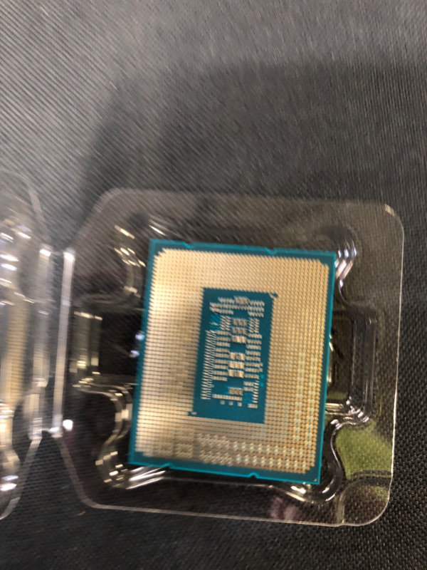 Photo 3 of Intel Core i7-12700KF Desktop Processor 12 (8P+4E) Cores up to 5.0 GHz Unlocked  LGA1700 600 Series Chipset 125W
