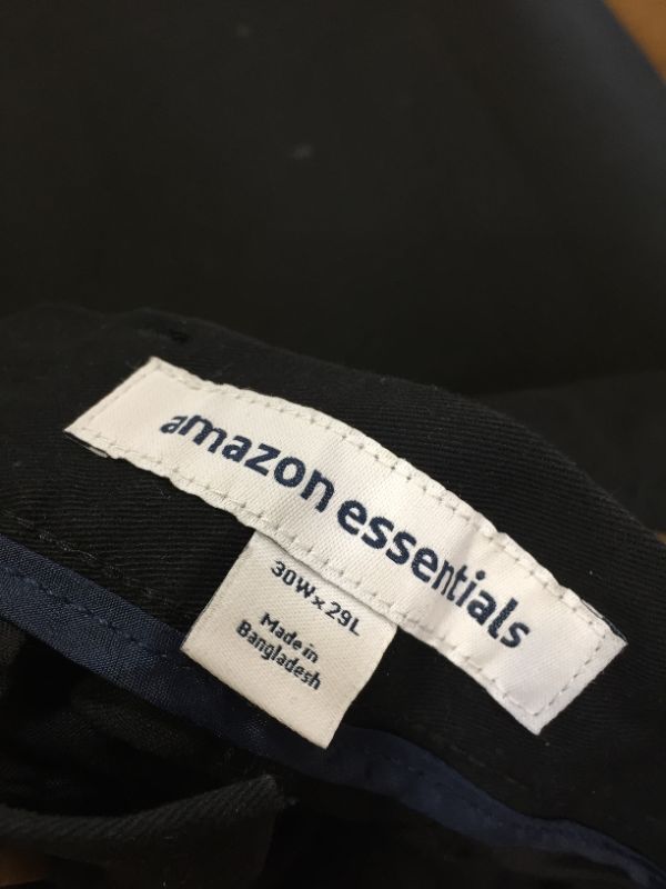 Photo 2 of Amazon Essentials Men's Classic-Fit Wrinkle-Resistant size 30WX29 L 