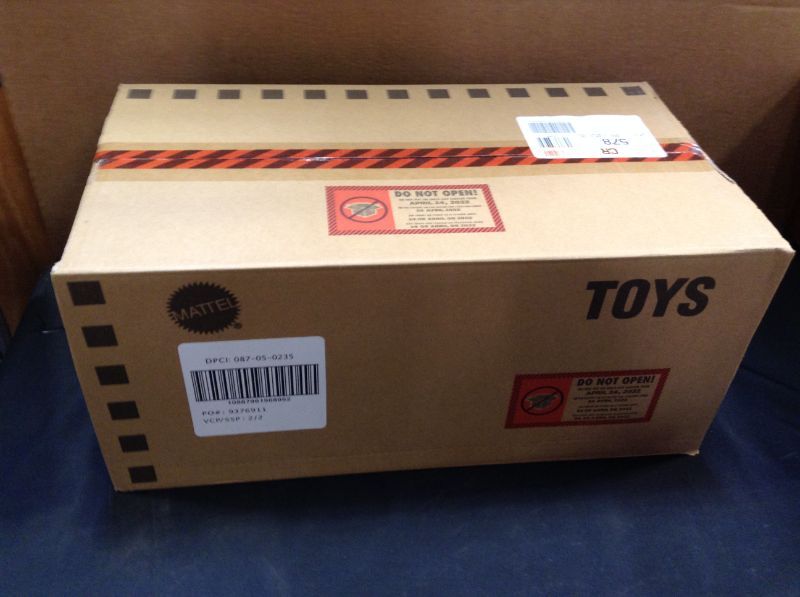 Photo 1 of 2 pack --?Matchbox Jurassic World Dominion Jeep Gladiator R/C Vehicle with 6-inch Dracorex Dinosaur Figure, Remote-Control Car with Removable Auto-Capture Claw------new factory sealed 
