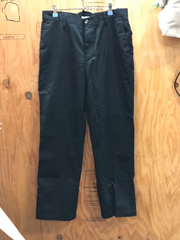 Photo 2 of amazon essentials men's work pants Size 31x30