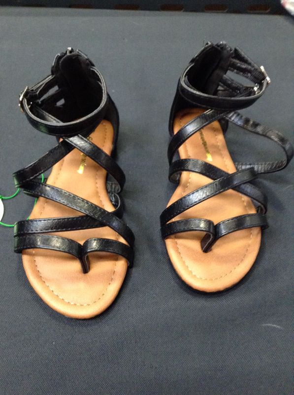 Photo 4 of FUNKYMONKEY Girls Gladiator Strap Sandals Flat Fisherman Thong Cross Strappy Sandals---KIDS SIZE 1