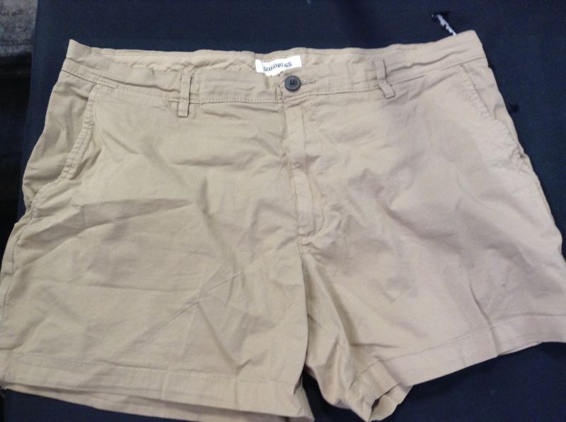 Photo 2 of Amazon Brand - Goodthreads Men's Slim-Fit 5" Inseam Flat-Front Comfort Stretch Chino Shorts--SIZE 36